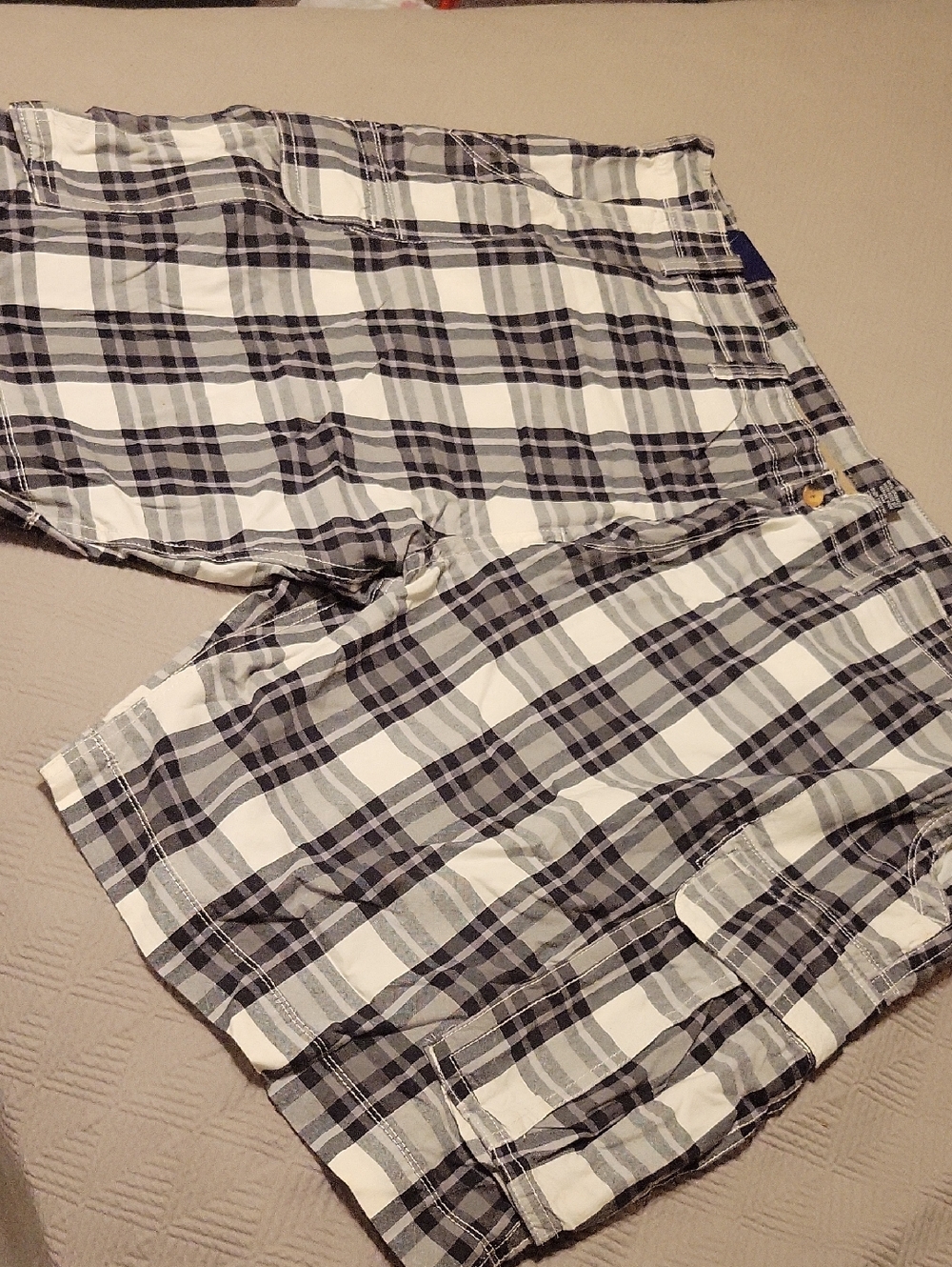 Men's Plaid Cargo Shorts in White and Black Lg New